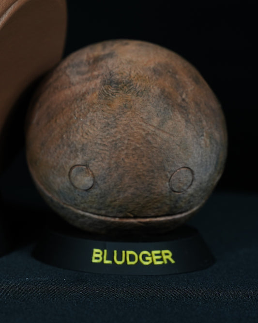 Bolide del Quidditch – Replica Realistica da Collezione | Oggetto da Scena Artigianale