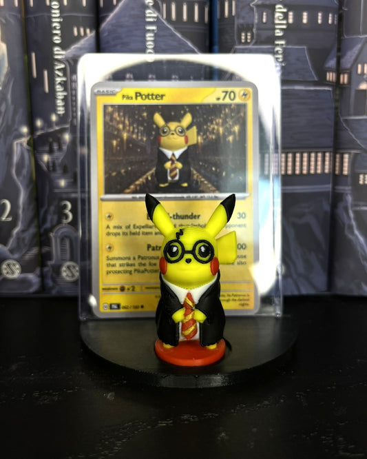 PikaPotter – Pikachu Harry Potter in versione mago con carta personalizzata e base